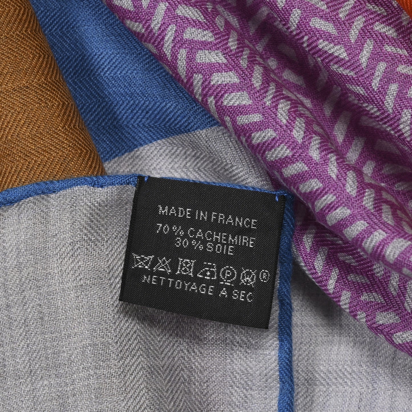 Cashmere Silk Mon Premier Galop Shawl 140 Gris Chine Rouge