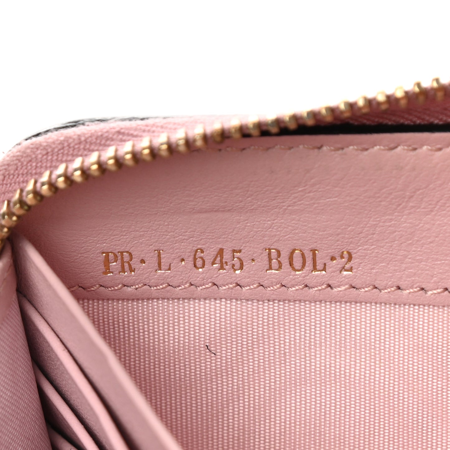 Calfskin Rockstud Zip Around Wallet Cipria