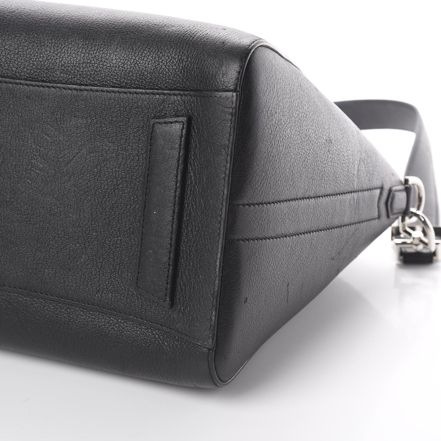 Sugar Goatskin Medium Antigona Black