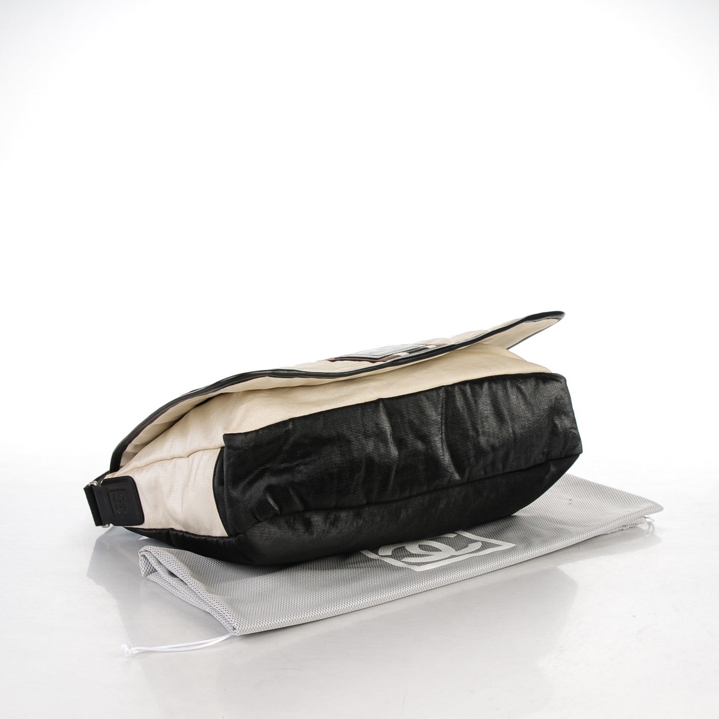 Nylon Quilted Sport Messenger White Black