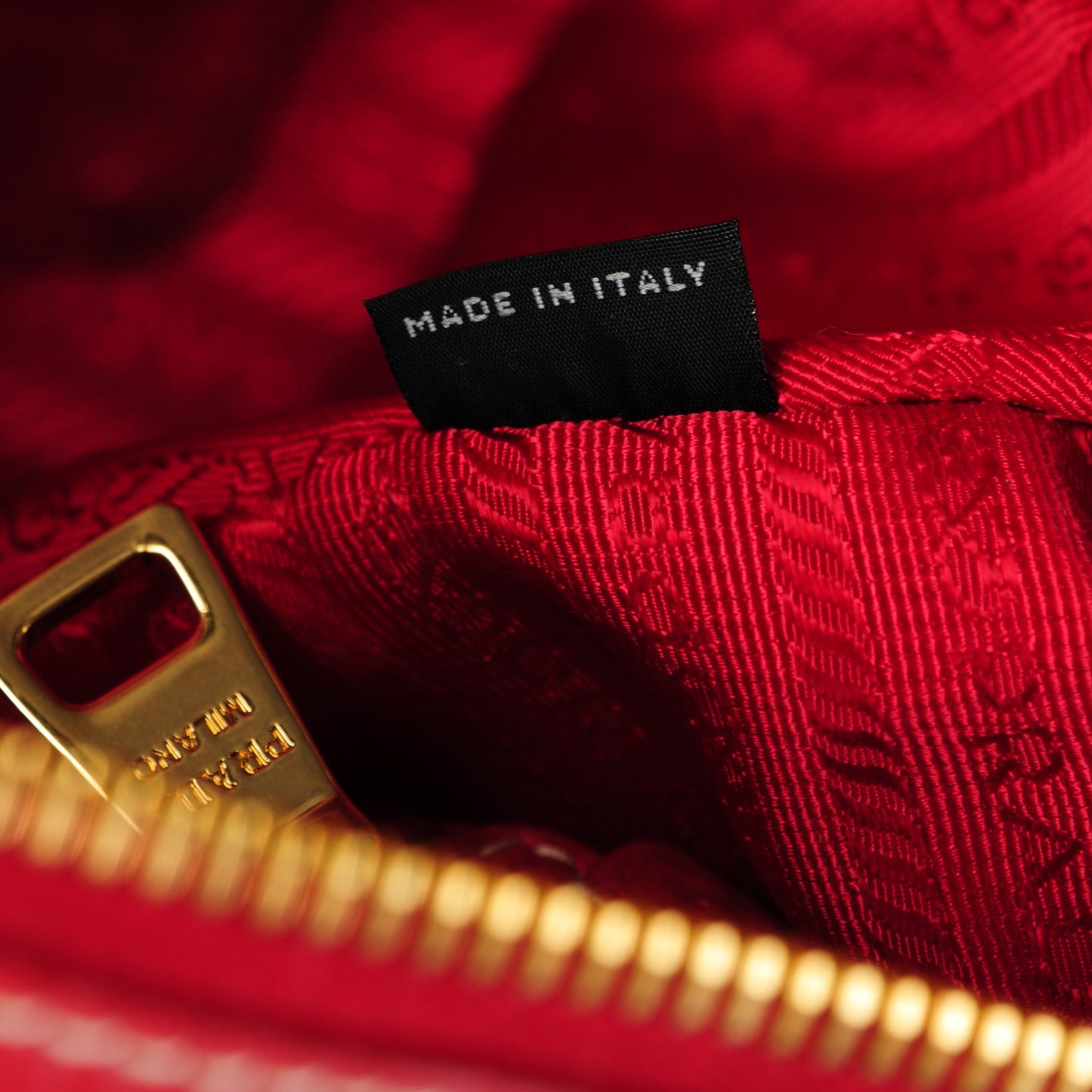 Vitello Daino Top Handle Shoulder Bag Rosso