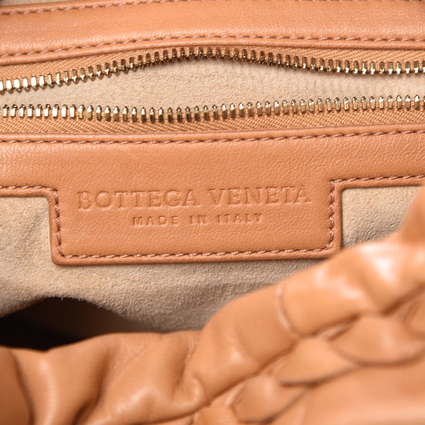 Nappa Intrecciato Medium Veneta Hobo Cannella