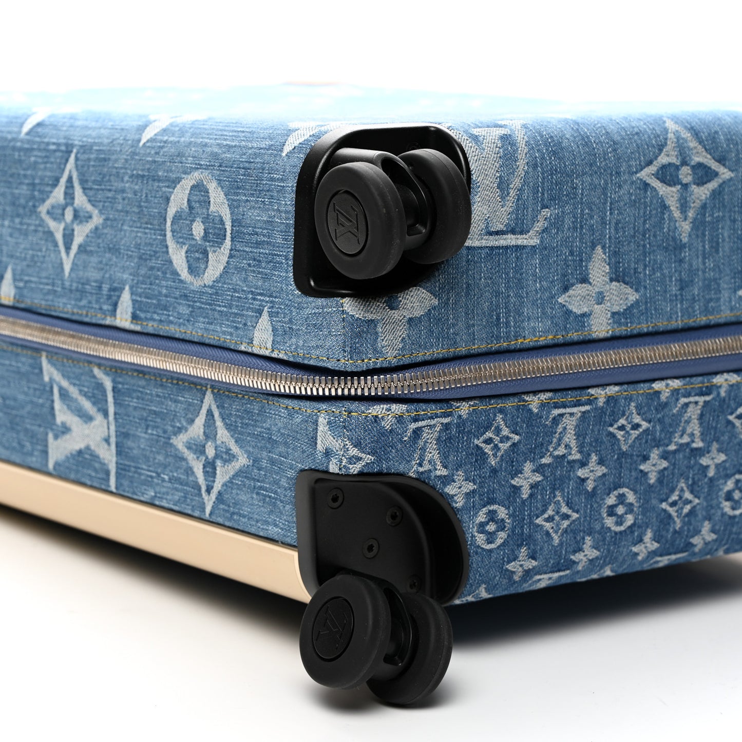 LOUIS VUITTON Monogram Denim Horizon 55 Blue