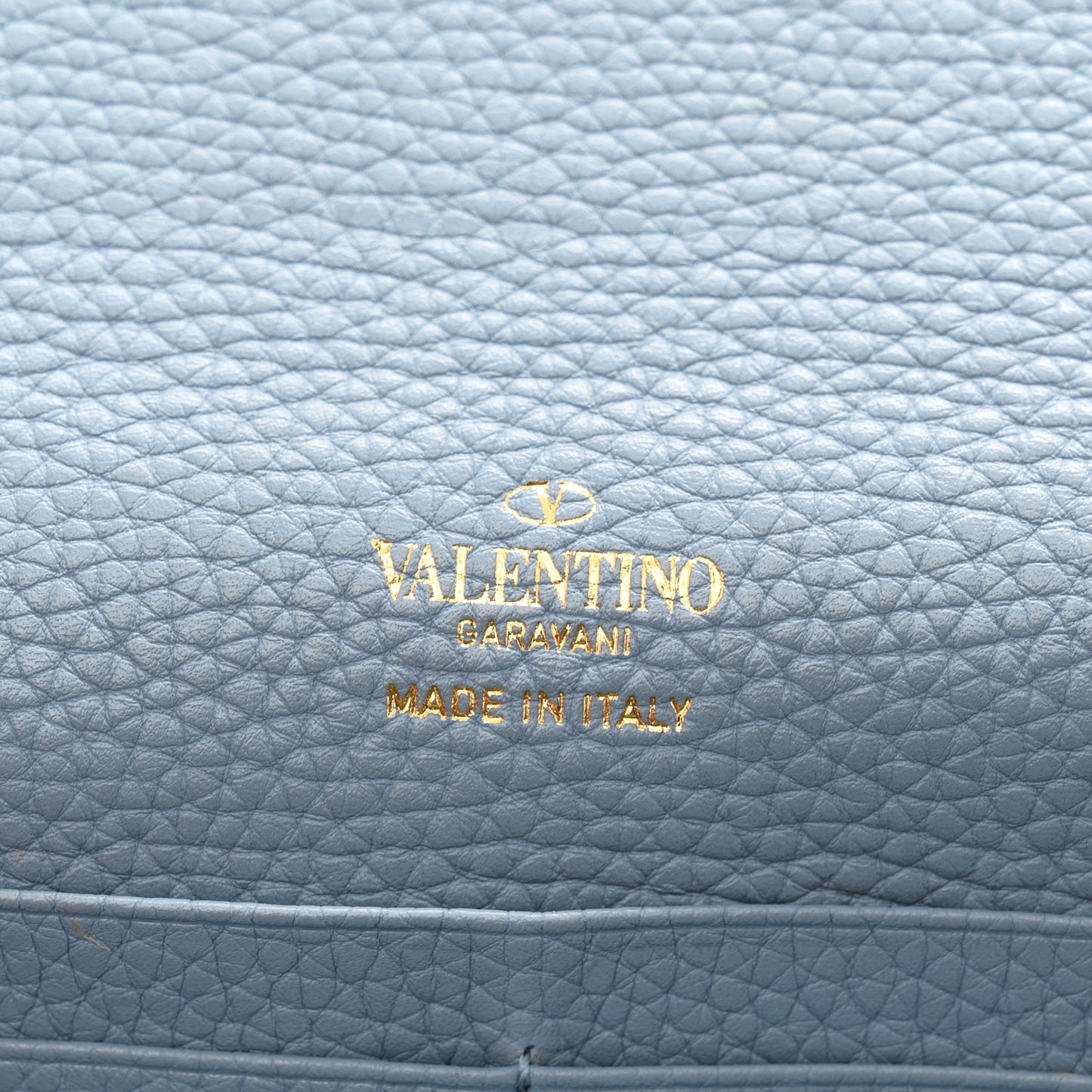 Pebbled Calfskin Rockstud Flip Lock Wallet On Chain Niagara