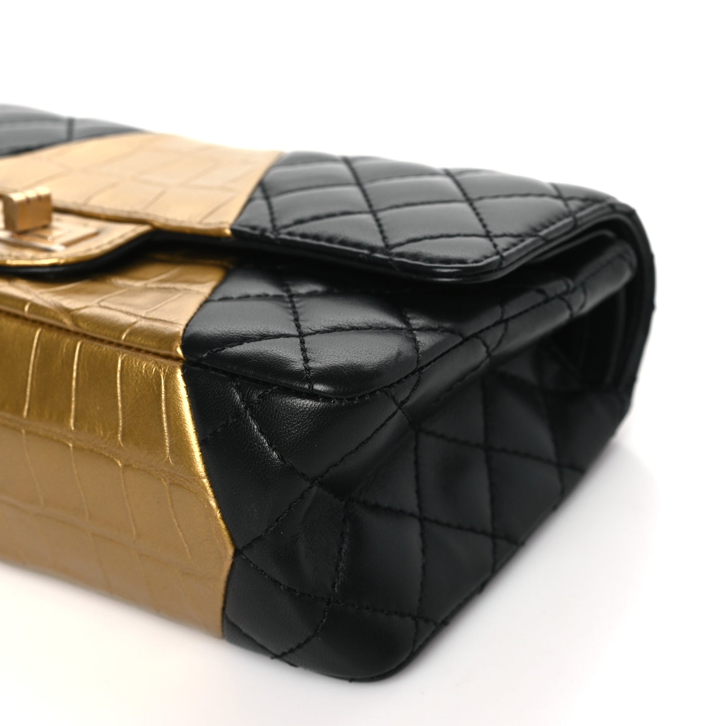 Lambskin Metallic Calfskin Crocodile Embossed 2.55 Cocodile Reissue 225 Flap Black Gold Black Gold