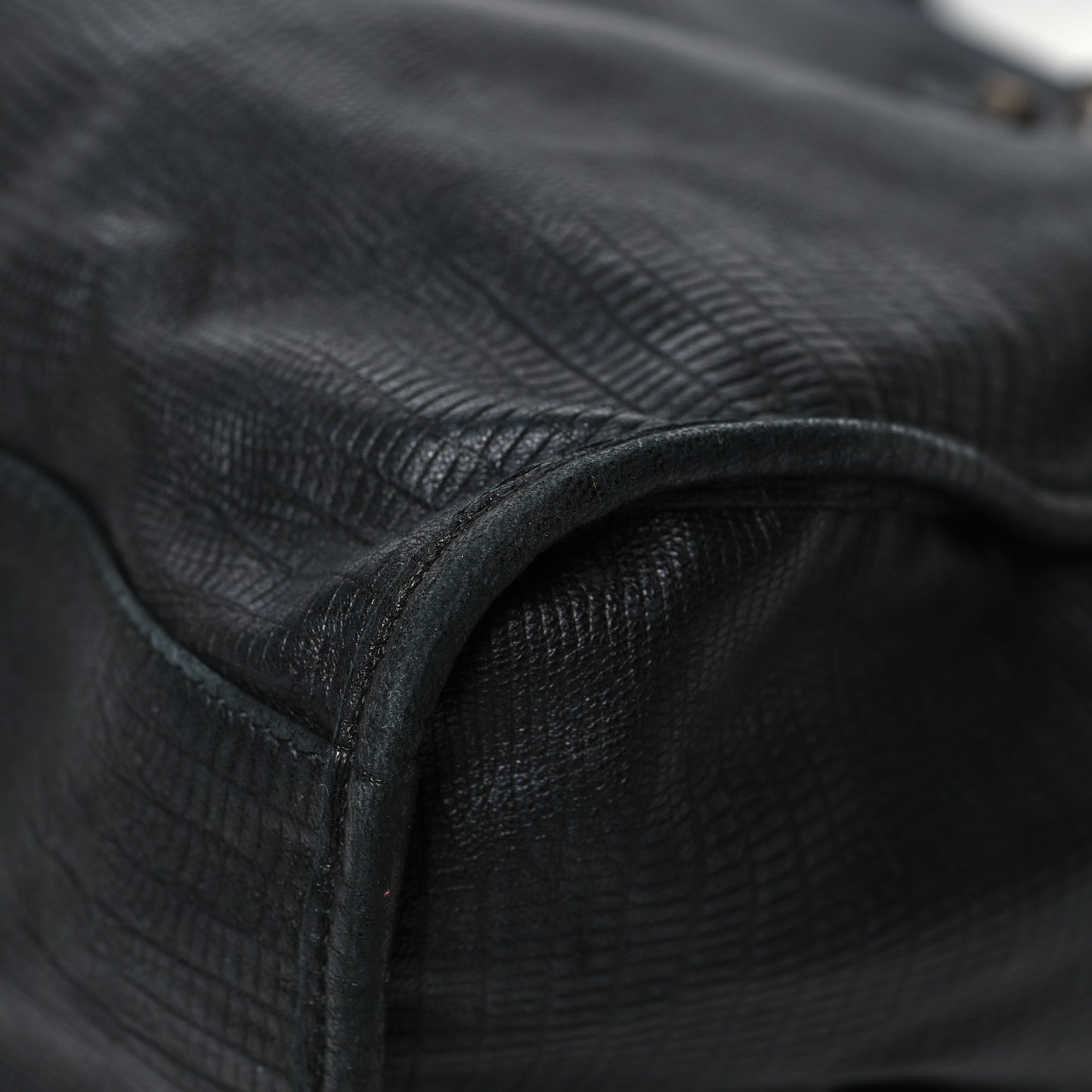 Calfskin Lizard Embossed Classic Hardware City Black