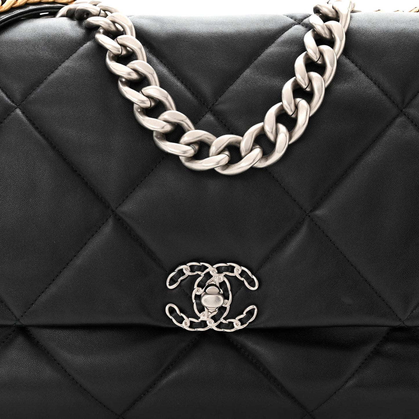 Lambskin Quilted Maxi Chanel 19 Flap Black