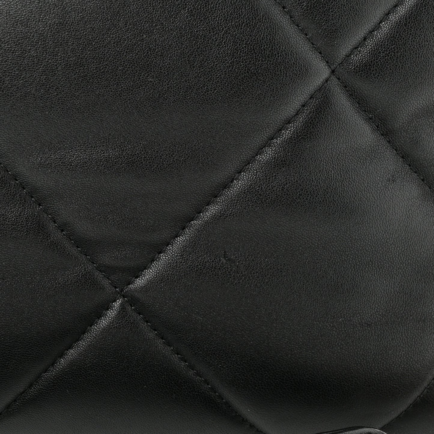 Lambskin Quilted Maxi Chanel 19 Flap Black