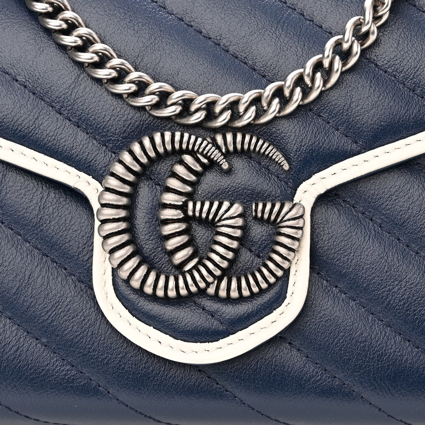 Vintage Effect Calfskin Matelasse Diagonal Torchon GG Marmont Chain Wallet Blue Agata Mystic White