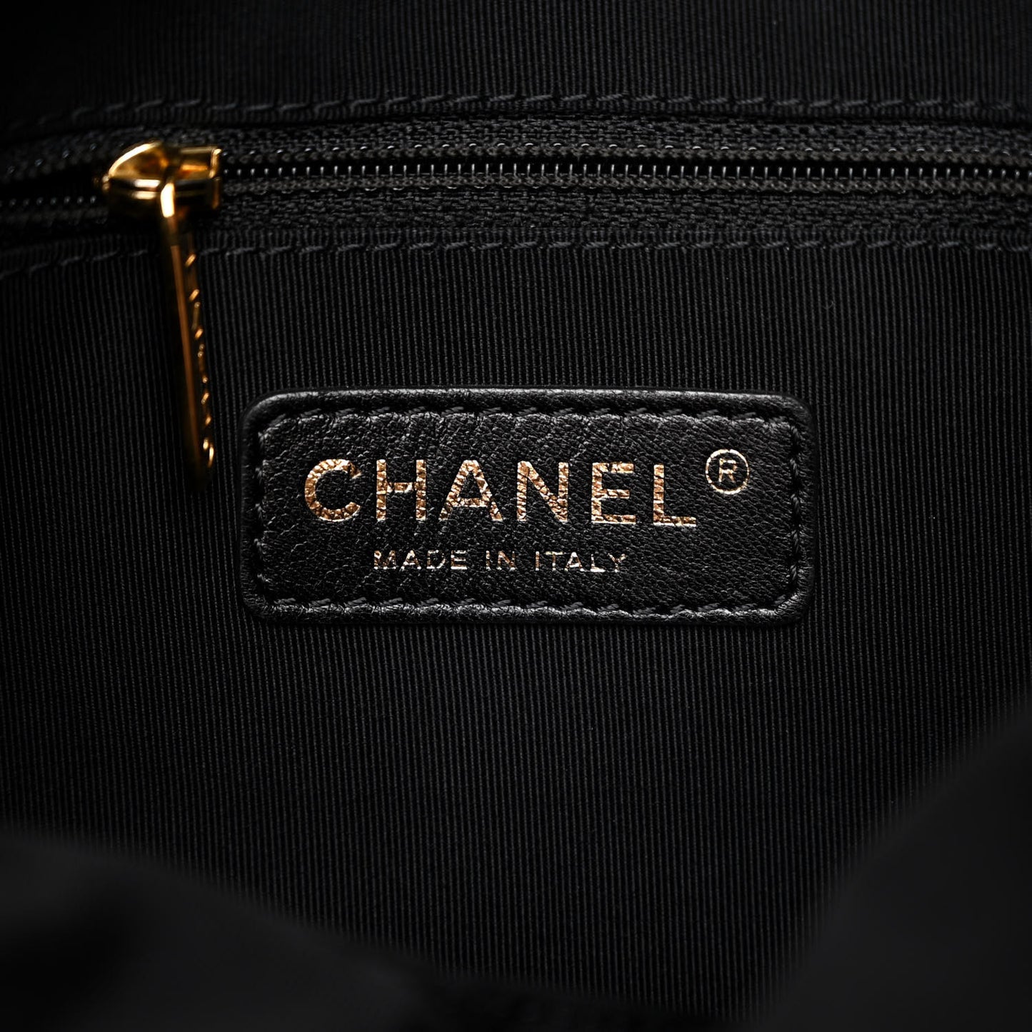 Calfskin Quilted Medium Chain Me Hobo Black