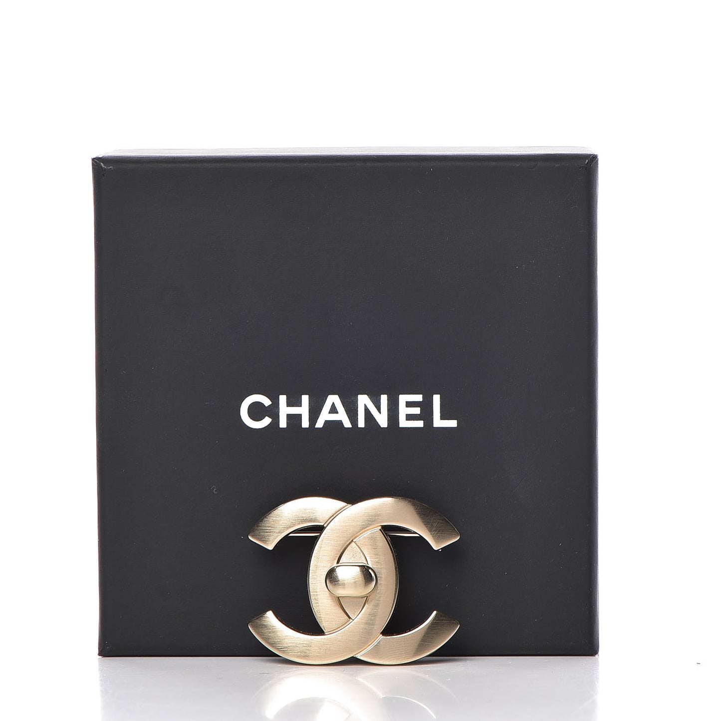 CC Turnlock Brooch Gold