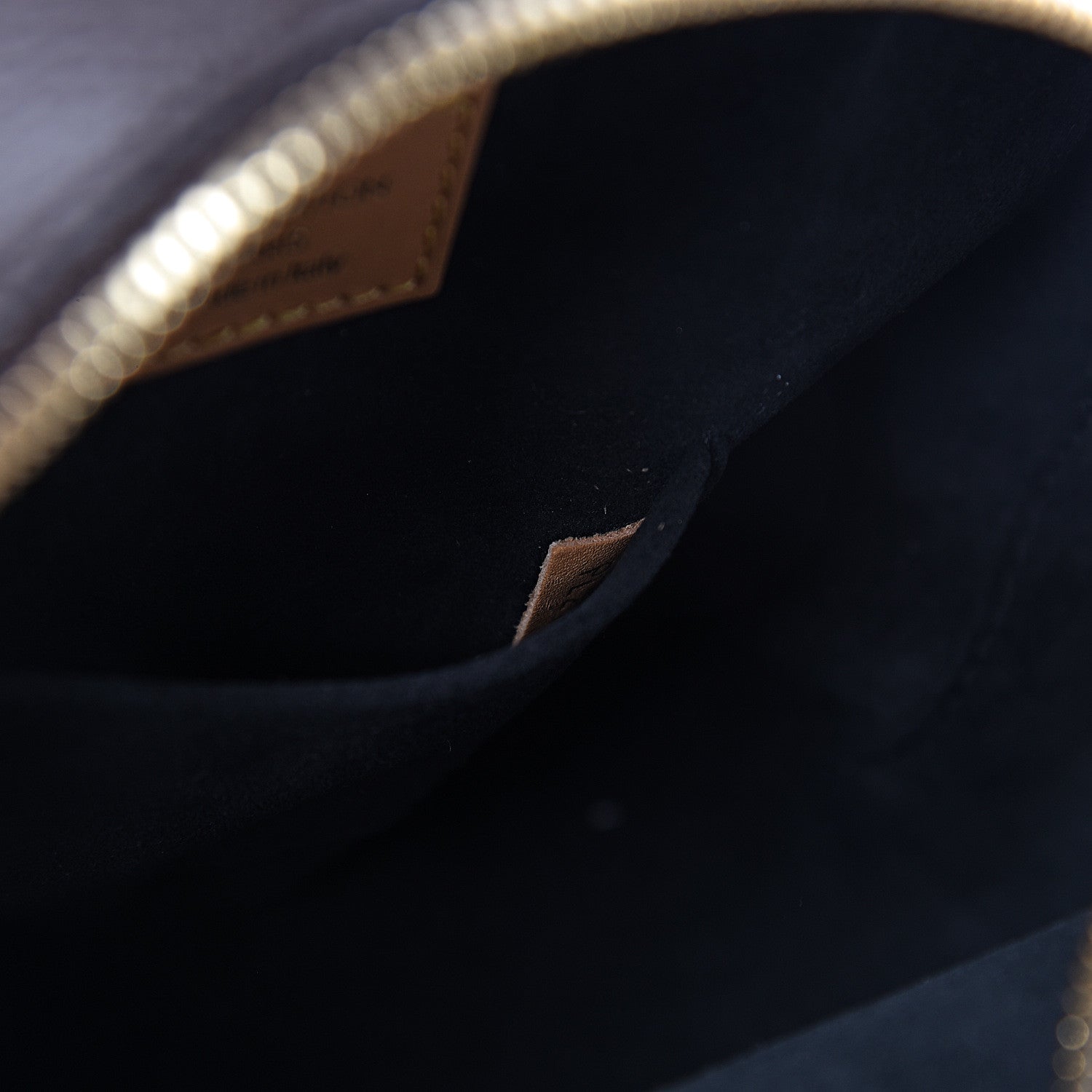 Louis Vuitton Reverse Monogram Giant Boite Chapeau Souple 7 of 13