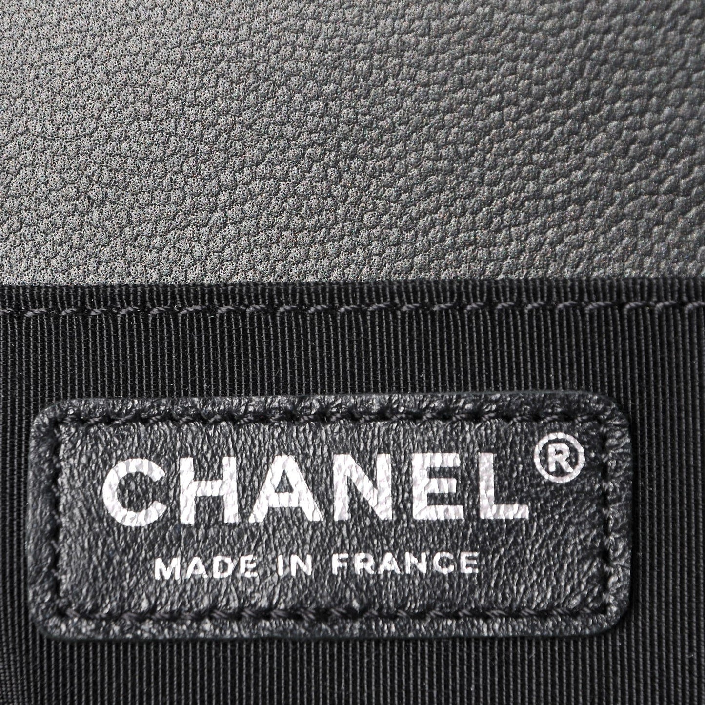 Caviar Quilted Medium Boy Flap So Black