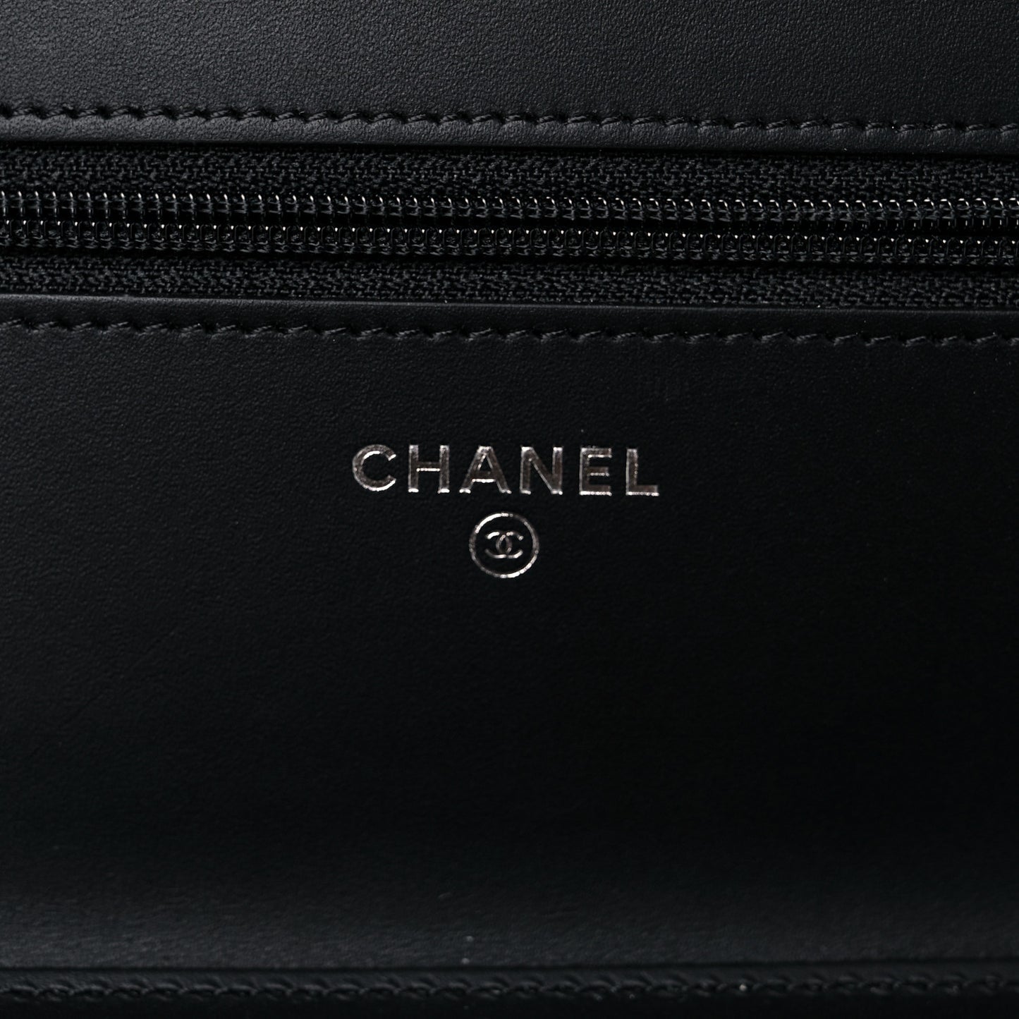 Patent Quilted Wallet On Chain WOC Black