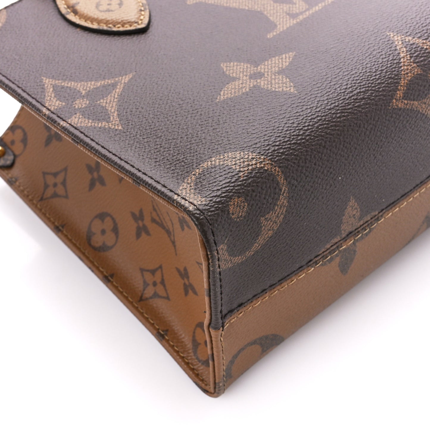 Reverse Monogram Giant Onthego PM