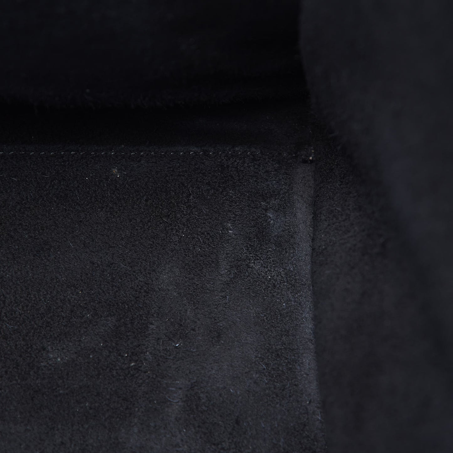 Supple Calfskin Medium Phantom Luggage Black