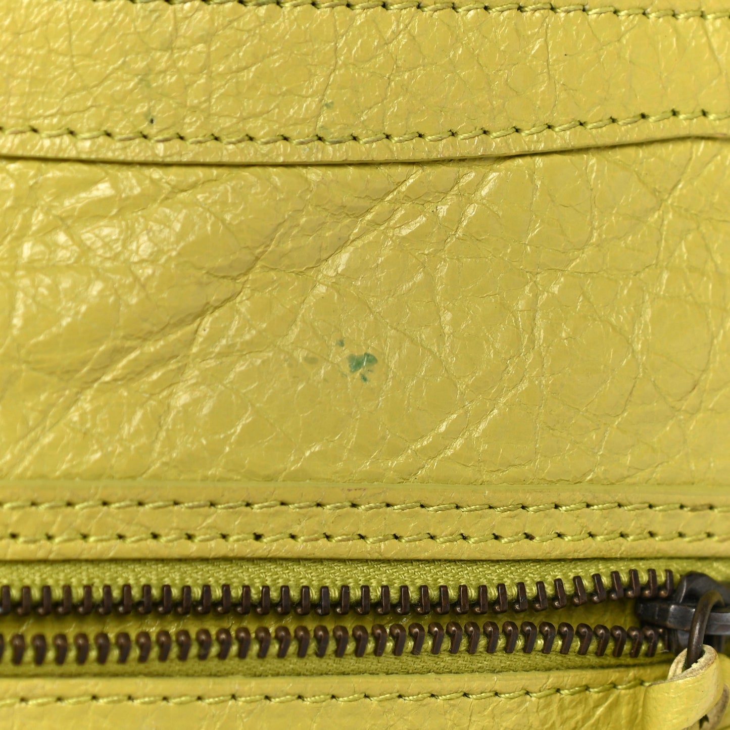 Agneau Classic Hardware Flat Crossbody Jaune Poussin