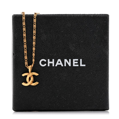 Chanel Metal CC Necklace Gold 8 of 8