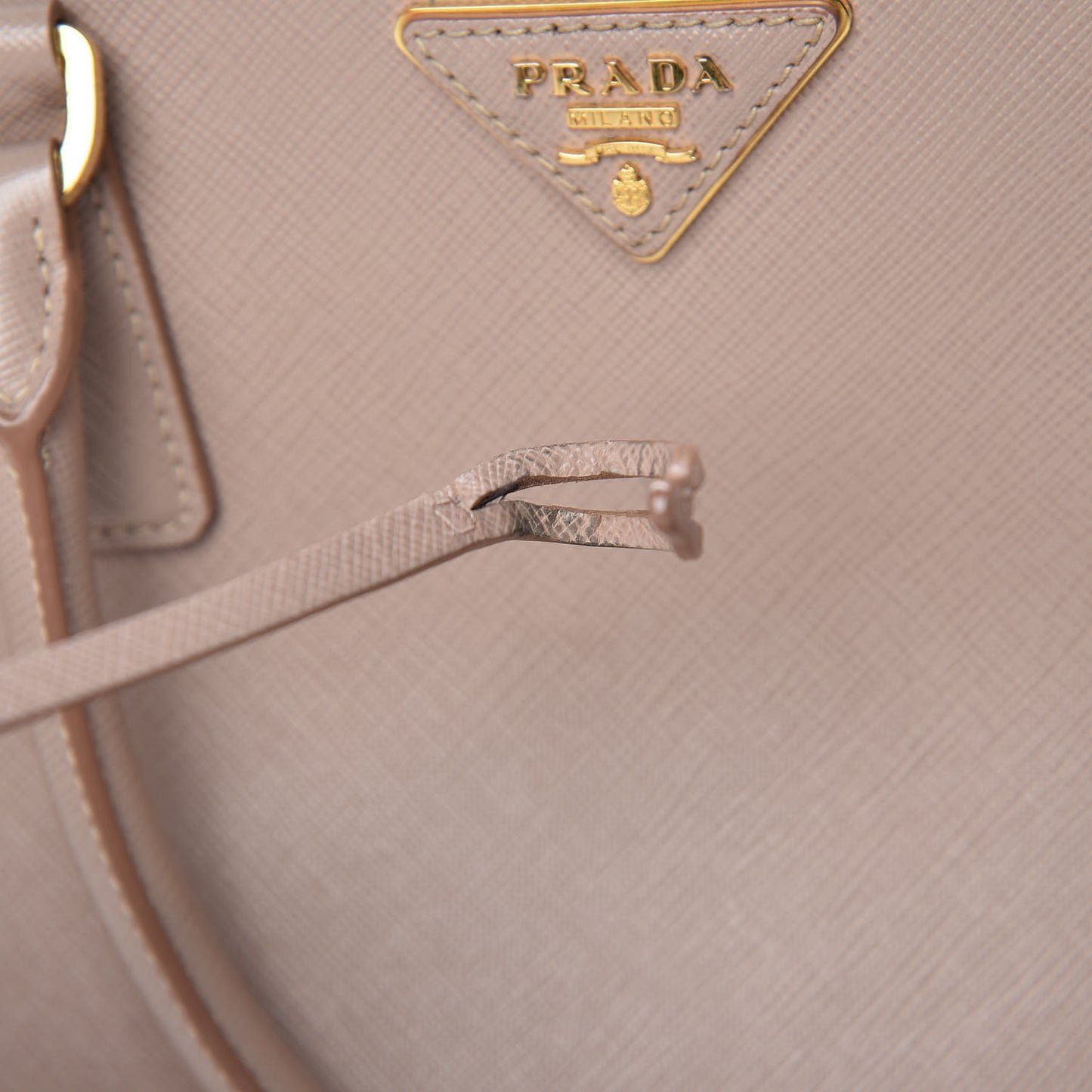 Saffiano Medium Galleria Double Zip Tote Cammeo