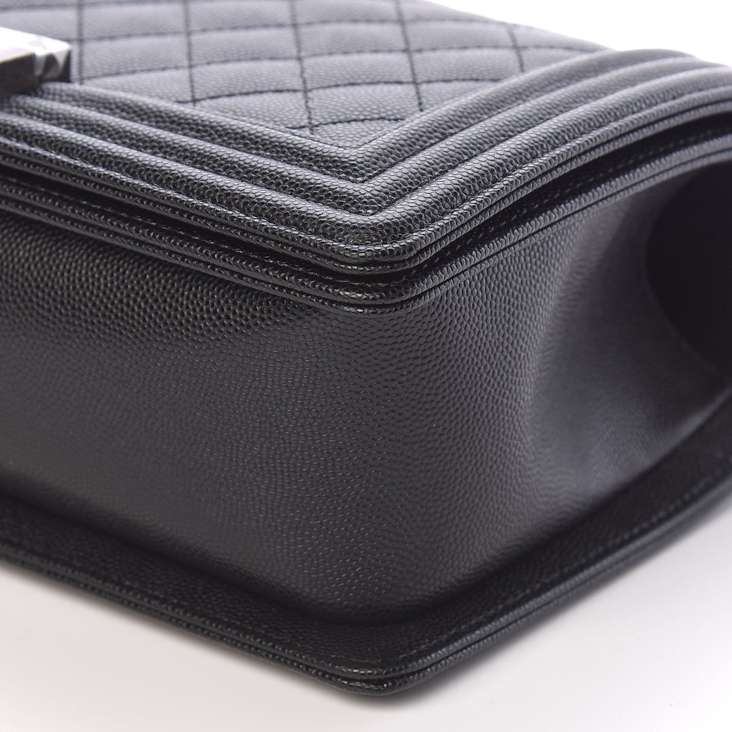 Caviar Quilted Medium Boy Flap Black