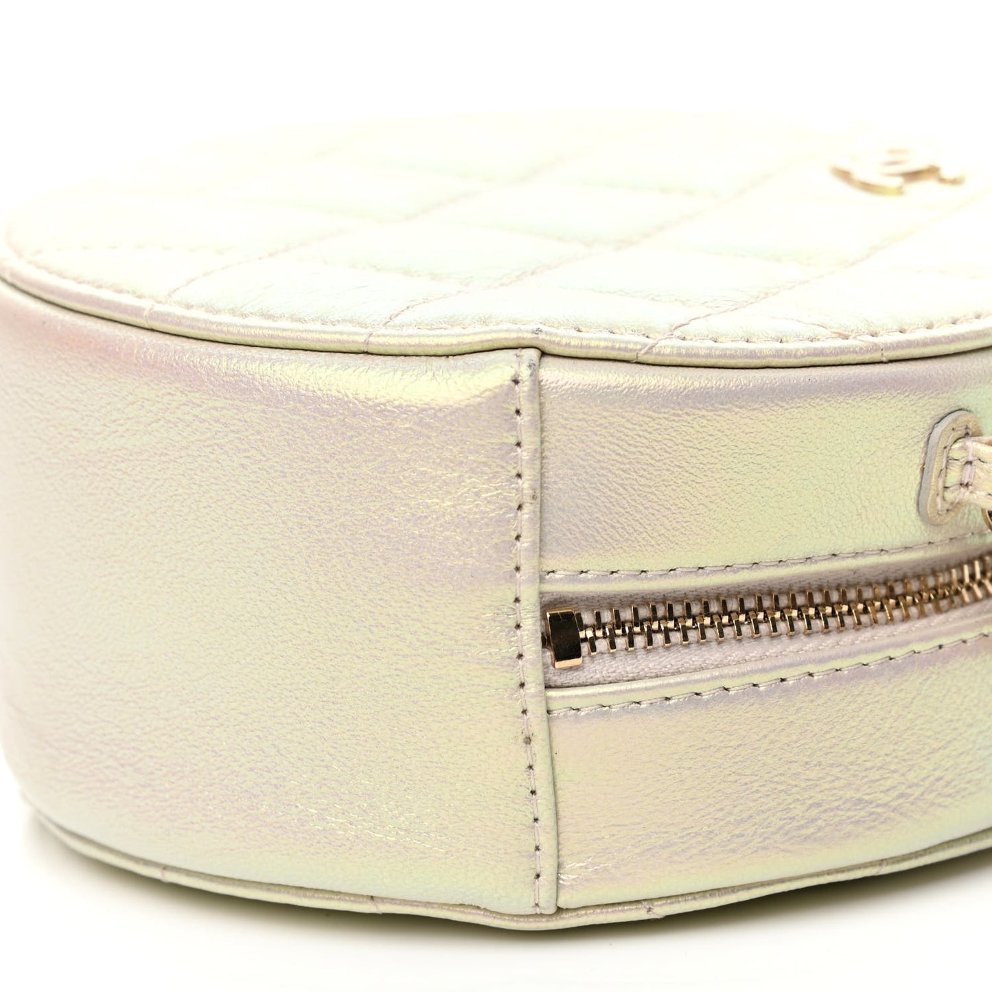 Iridescent Lambskin Quilted Round Clutch With Chain Ivory