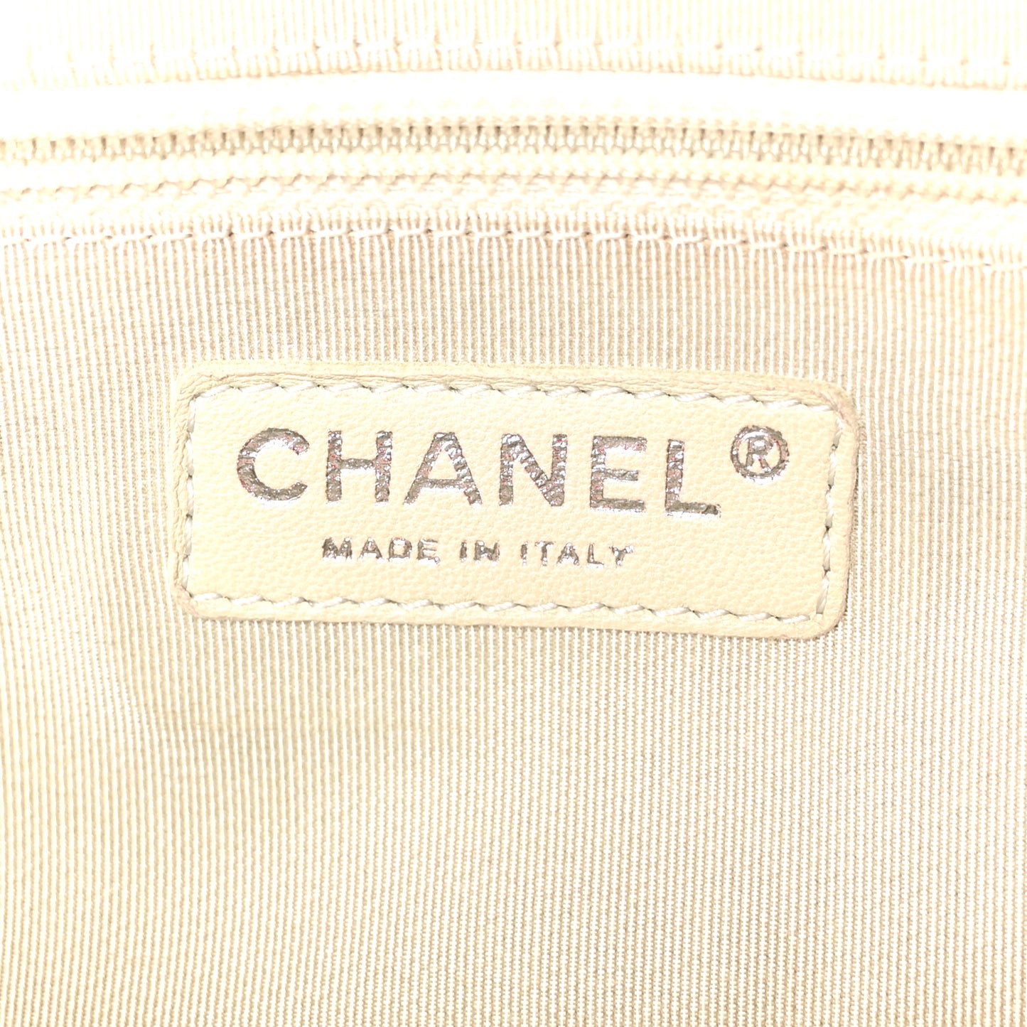 Washed Lambskin Quilted Medium Chain Around Messenger Red