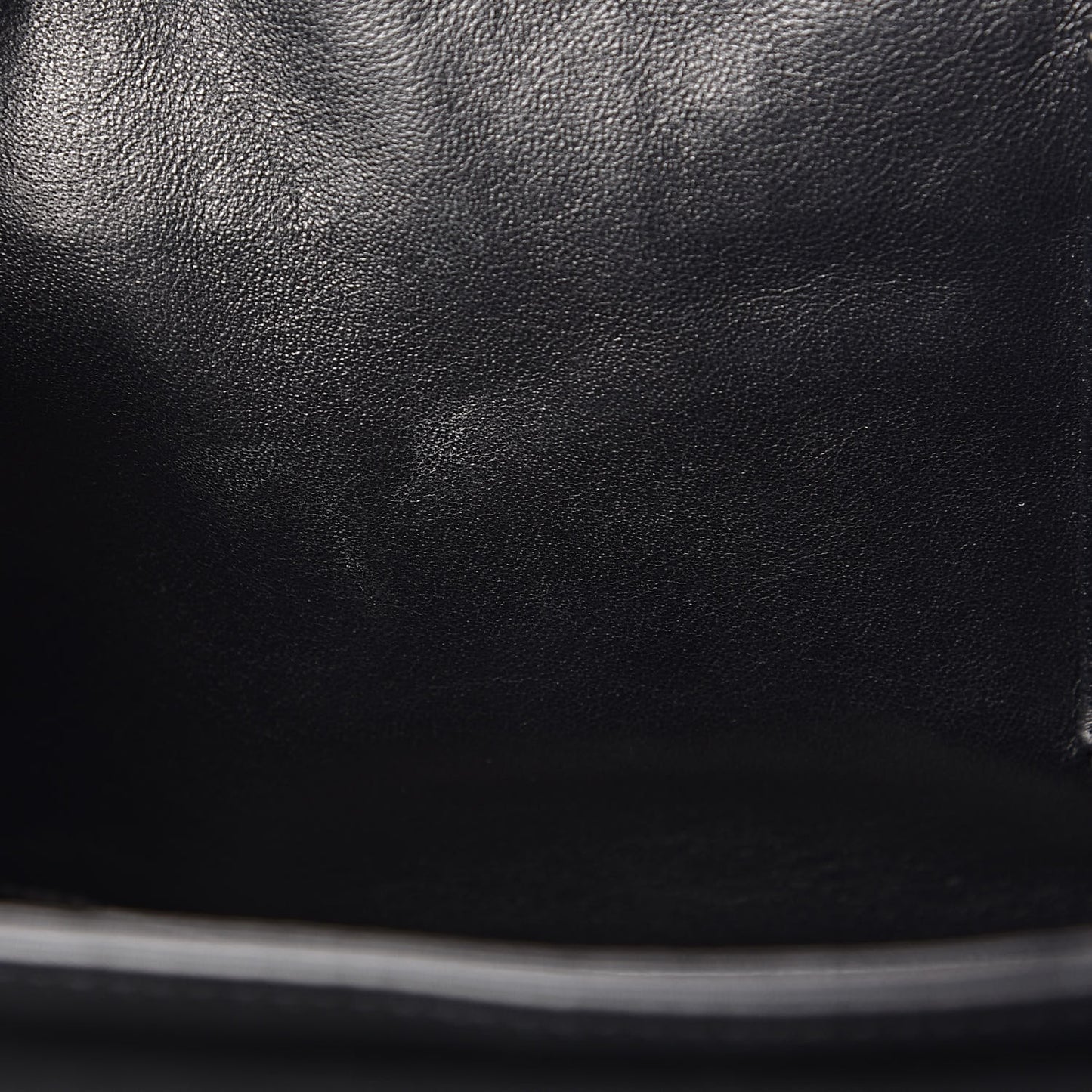Calfskin Diagonal Ligne Flap Black