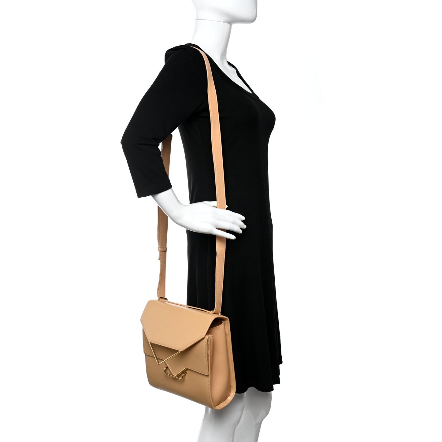 Box Calfskin Nappa Clip Bag Almond Gold