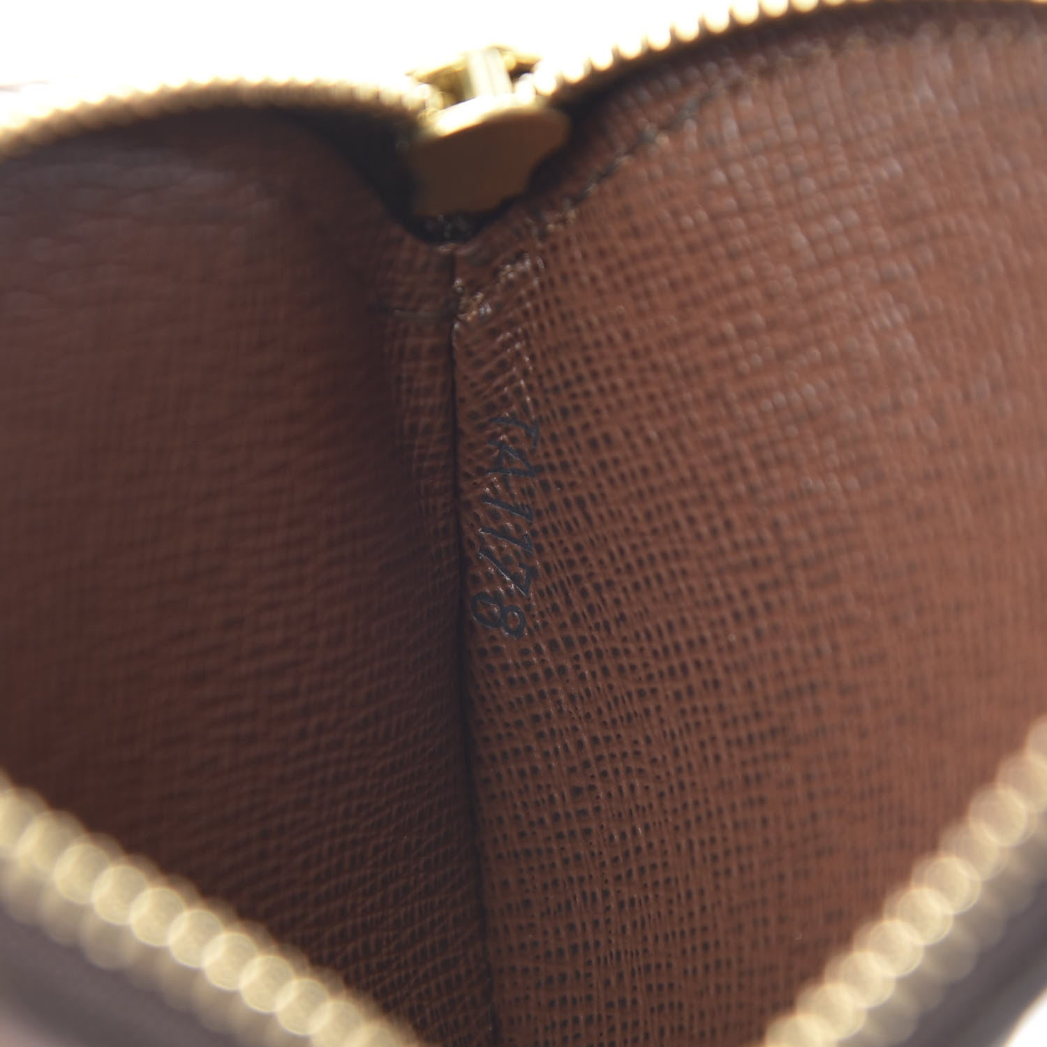 Louis Vuitton Monogram Round Coin Purse 7 of 8