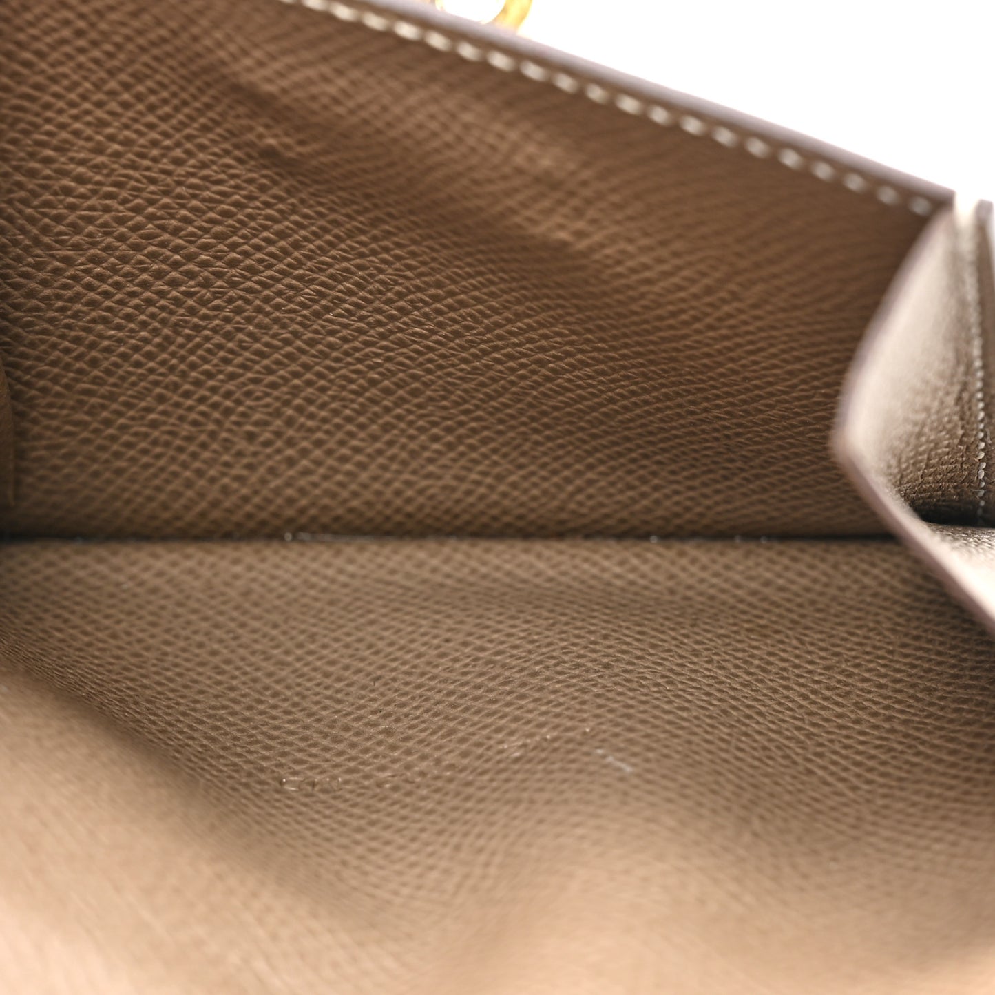 Epsom Kelly Pocket Compact Wallet Etoupe
