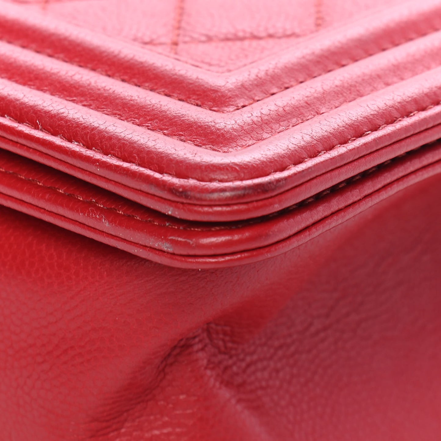 Caviar Quilted Medium Boy Flap Red