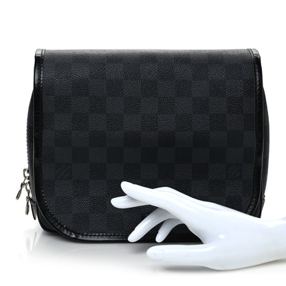 Louis Vuitton Damier Graphite Truth Suspendable Messenger Bag 2 of 11