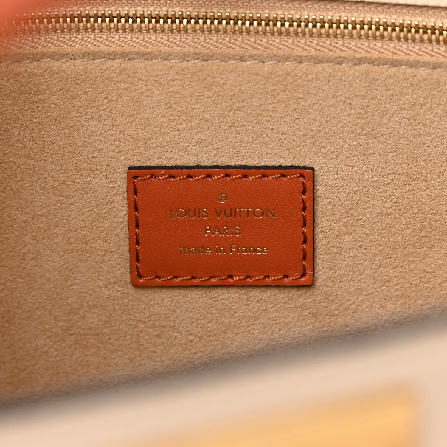 Louis Vuitton Calfskin Monogram Tufting On My Side Galet 6 of 10