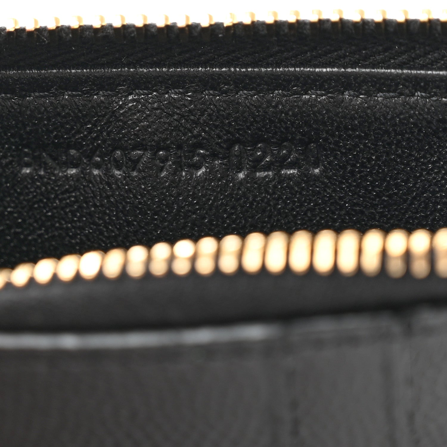 Saint Laurent Grain De Poudre Matelasse Chevron Monogram Fragments Zippered Card Case Black 7 of 7