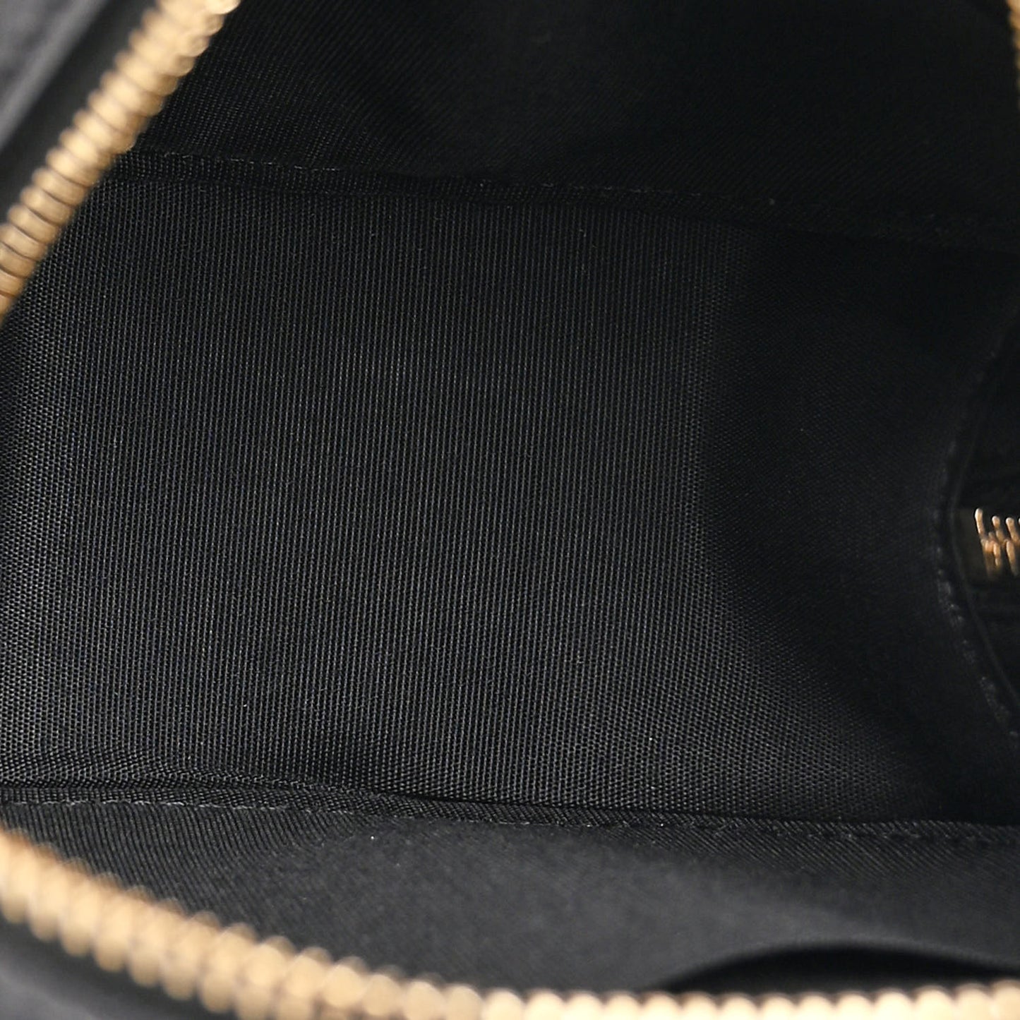Shiny Lambskin Ribbon Quilted Round Clutch With Chain Black
