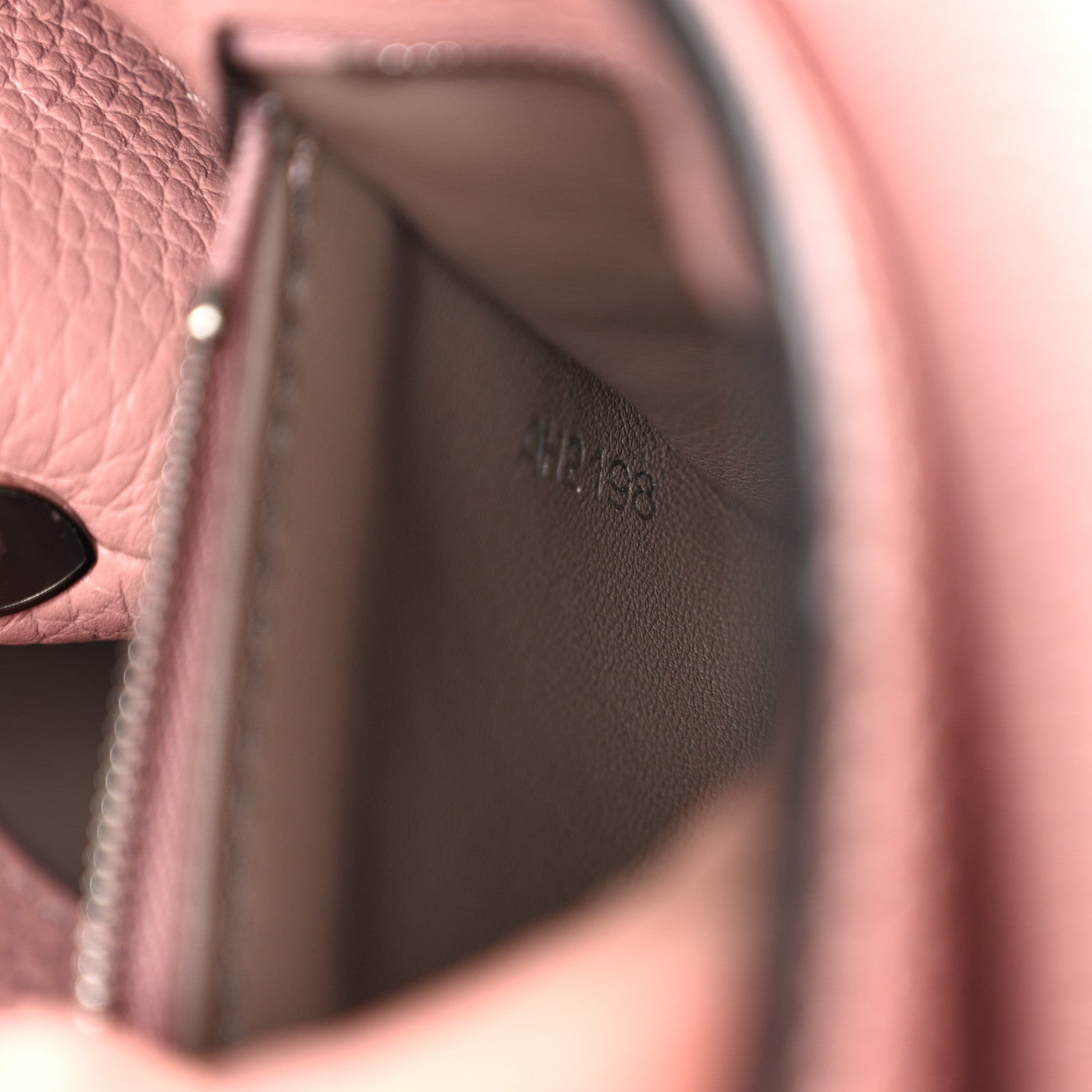 Louis Vuitton Taurillon Capucines PM Magnolia 7 of 10
