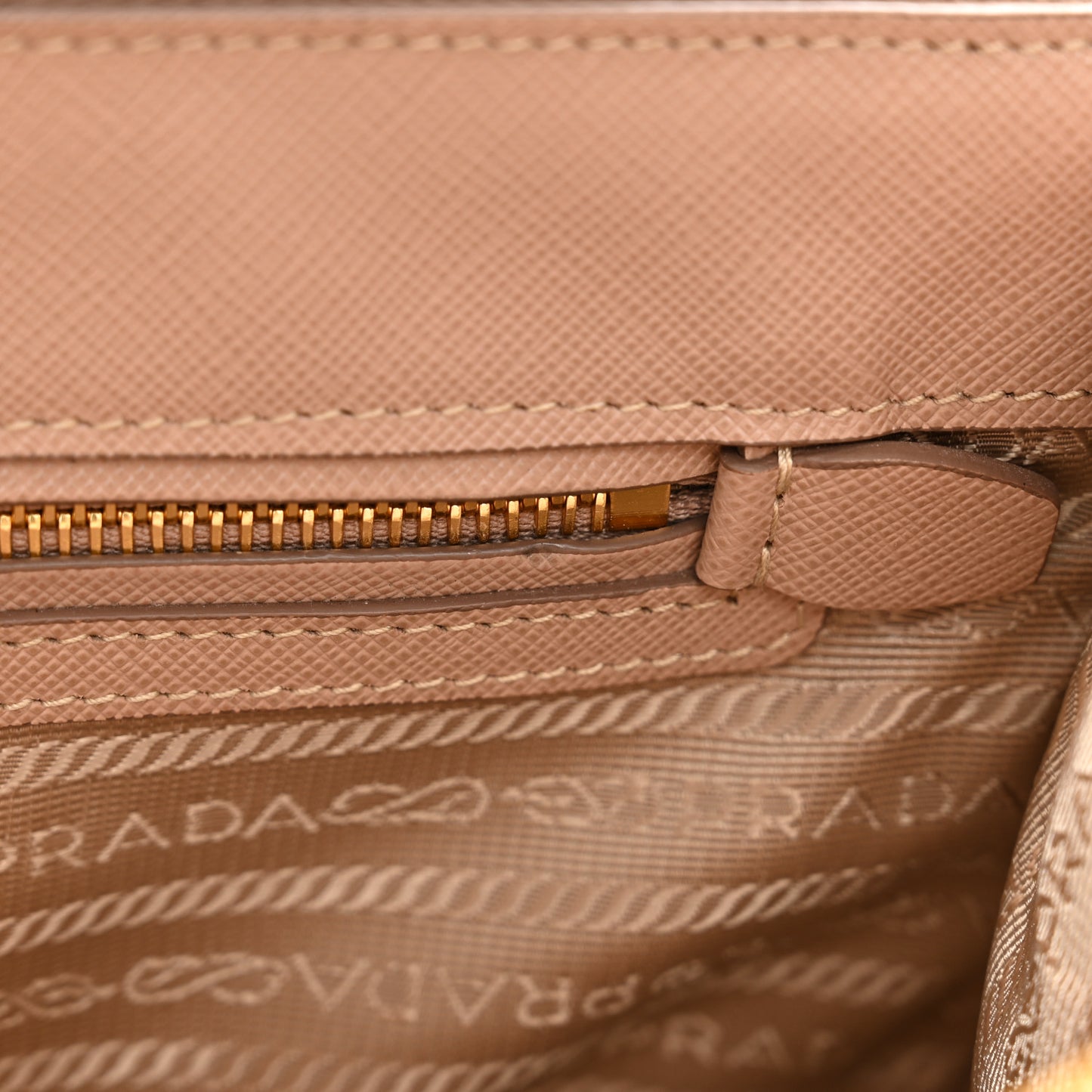 Saffiano Lux Small Galleria Double Zip Tote Cipria