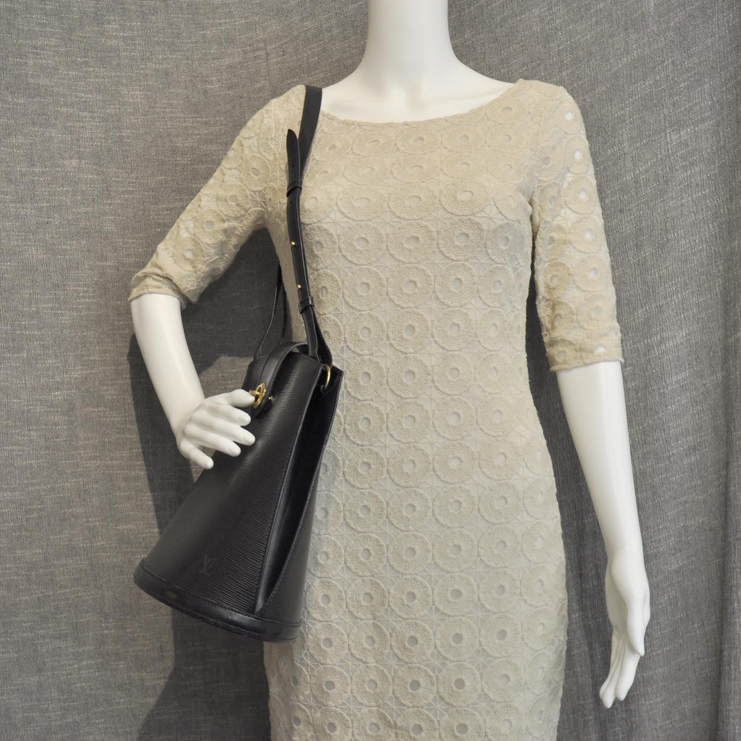 Louis Vuitton Epi Cluny Black 2 of 8