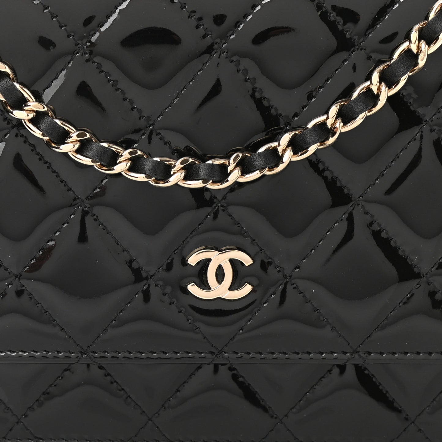 Patent Quilted Wallet On Chain WOC Black
