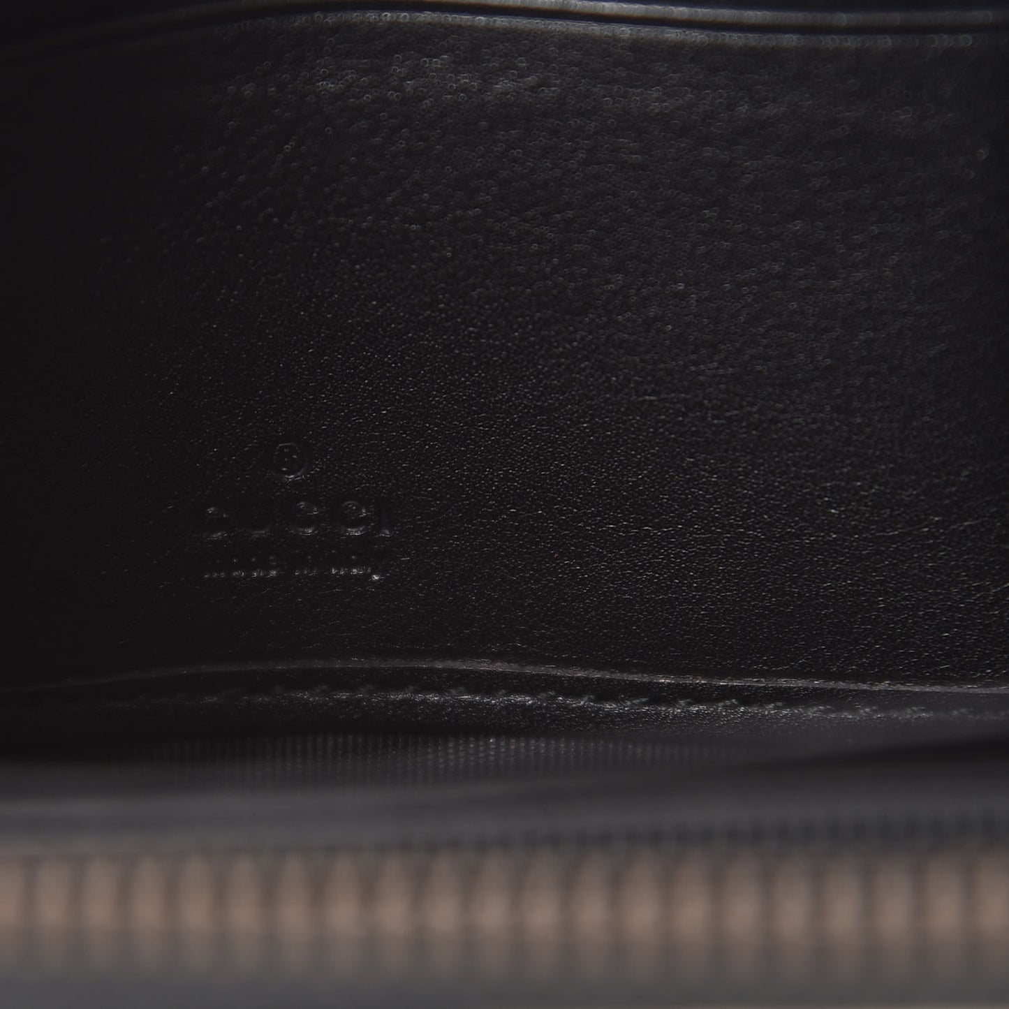 Calfskin Matelasse GG Marmont Zip Around Wallet Black White