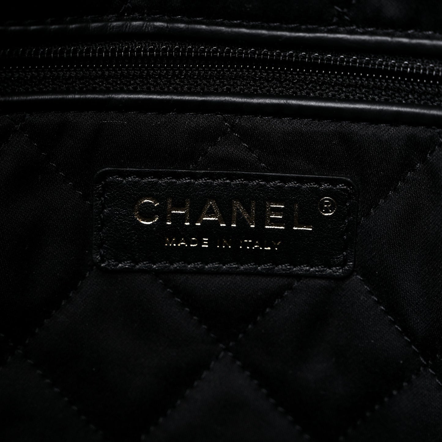Shiny Calfskin Quilted Chanel 22 Black White