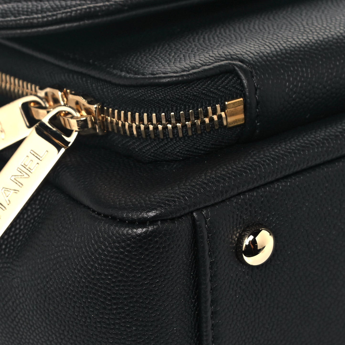 Caviar Quilted Medium Business Affinity Flap Black