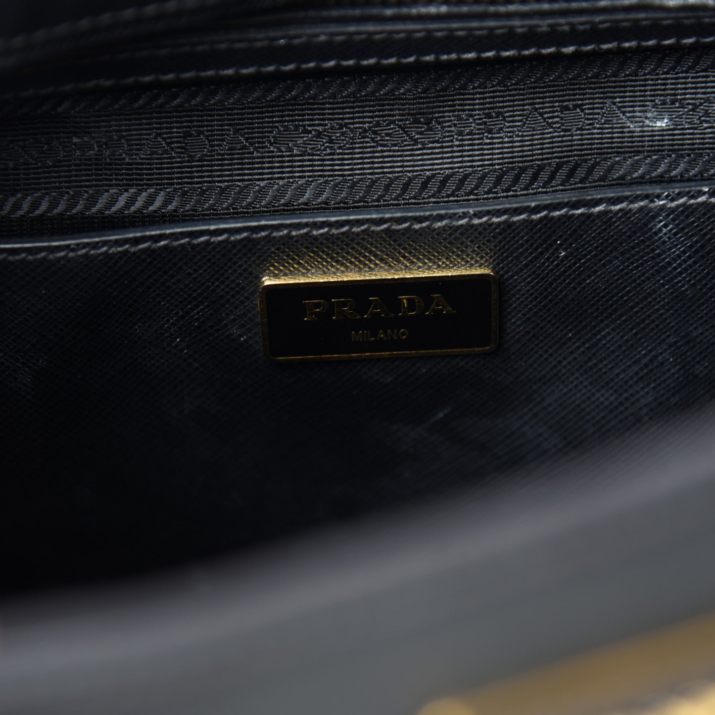 Saffiano Medium Galleria Double Zip Tote Black