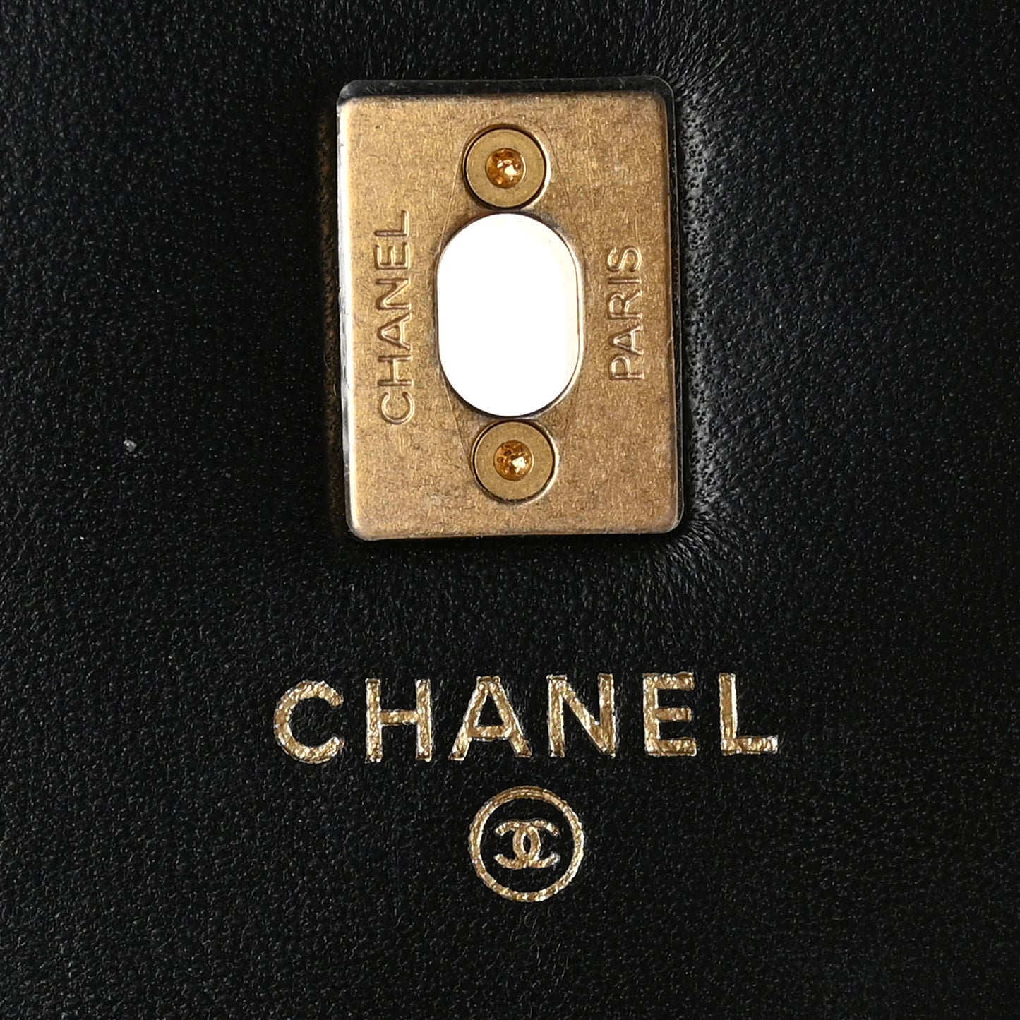 Lambskin Quilted Pearl Crush Phone Holder With Chain Black