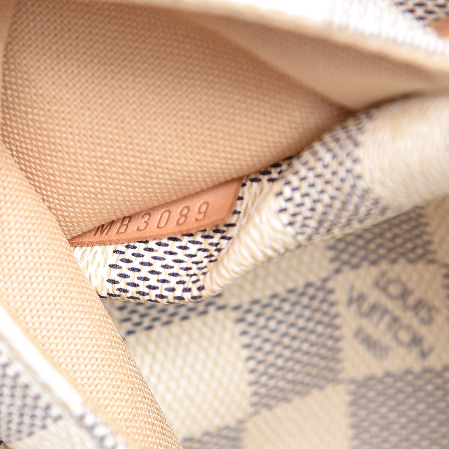 Damier Azur Totally MM