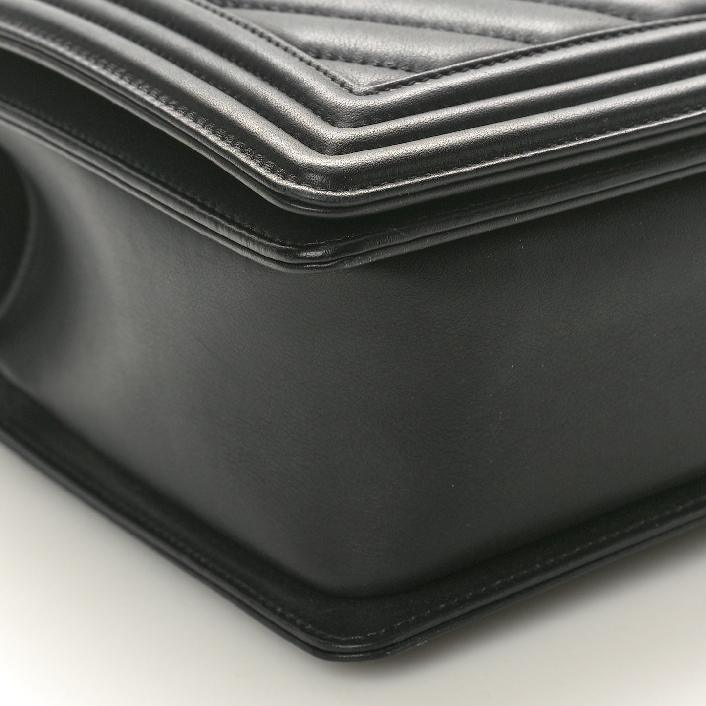 Calfskin Chevron Quilted New Medium Boy Flap Black