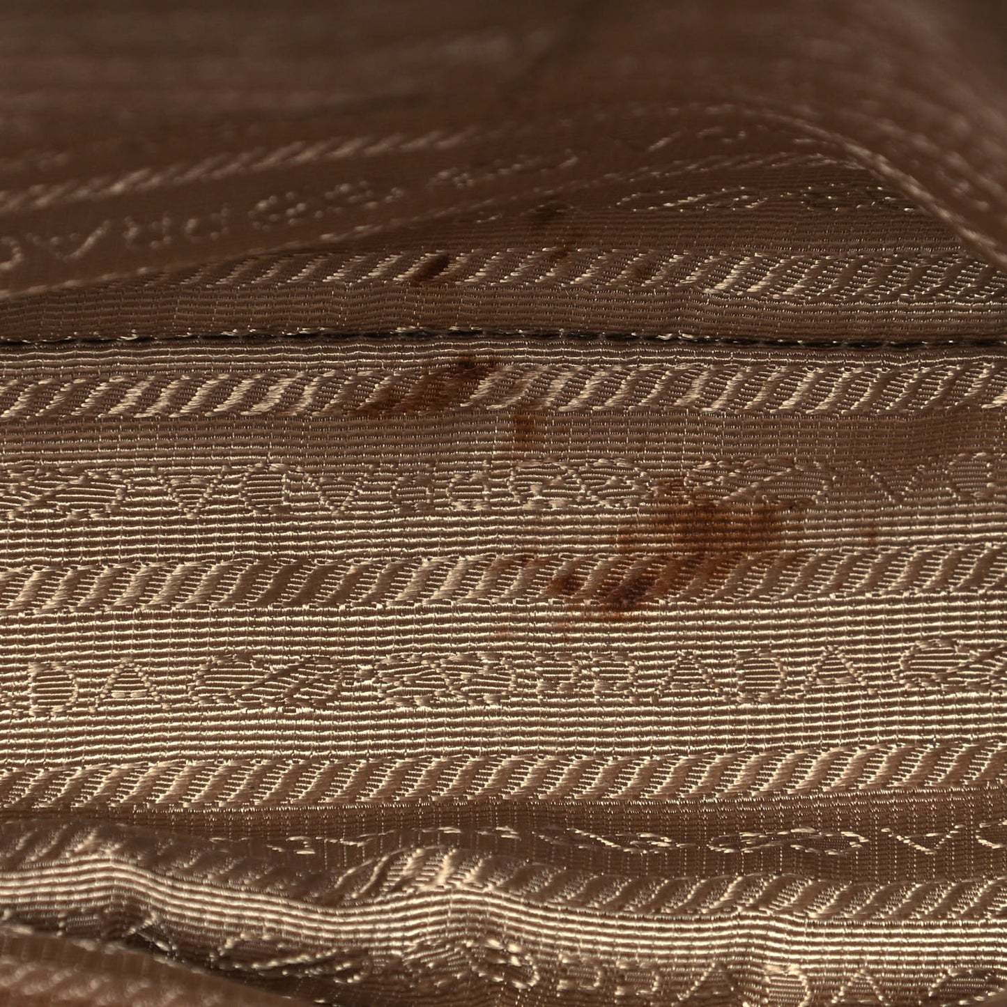 Saffiano Lux Medium Tote Cammeo