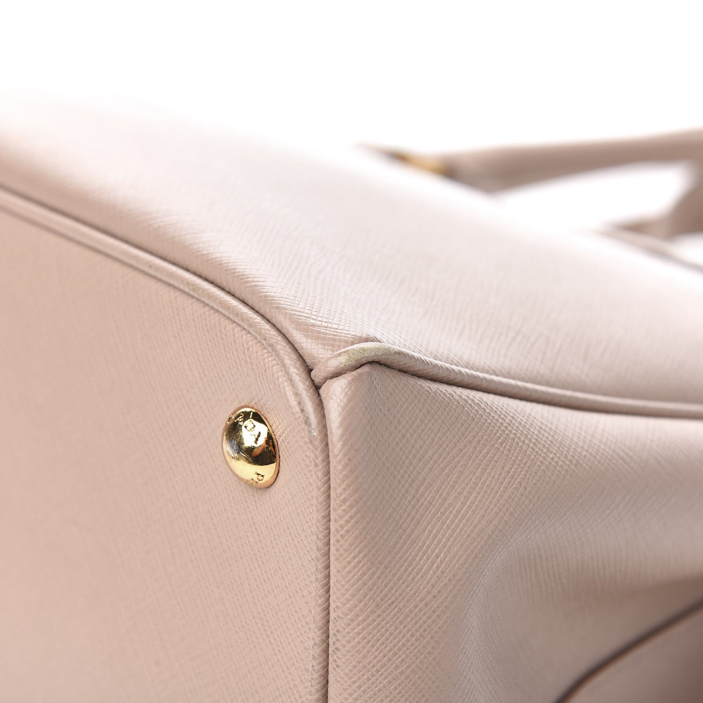 Saffiano Medium Galleria Double Zip Tote Cammeo