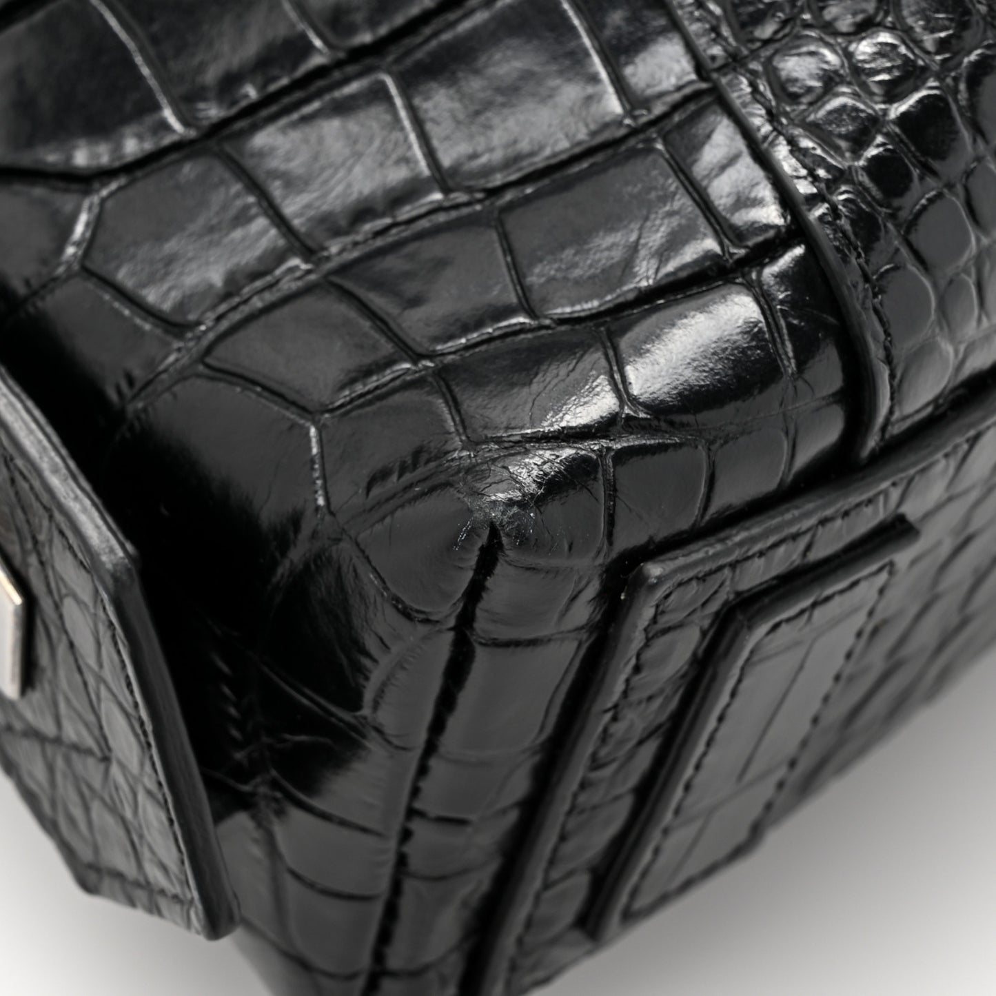 Calfskin Crocodile Embossed Medium Soft Antigona Black