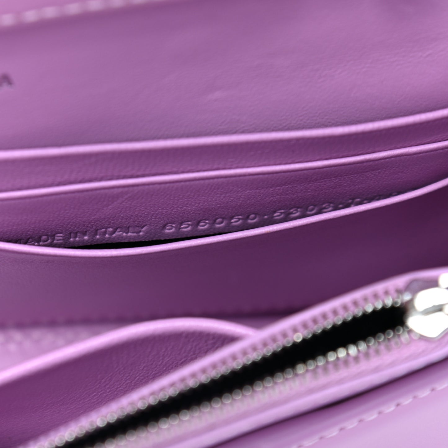 Shiny Box Calfskin Tonal B Hourglass Chain Bag Liliac